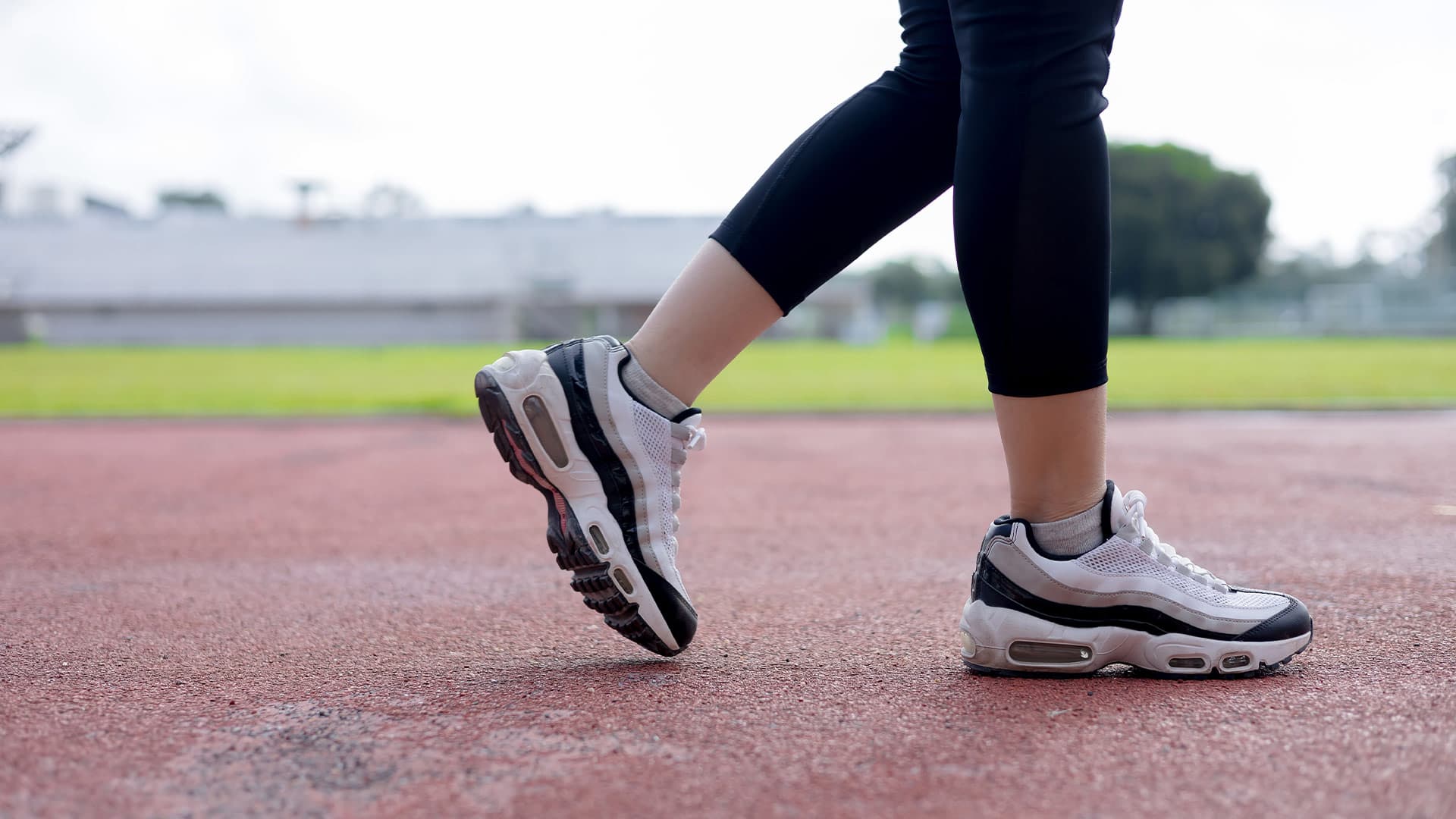 O mică schimbare în felul în care mergi ar putea reduce durerea cauzată de osteoartrită