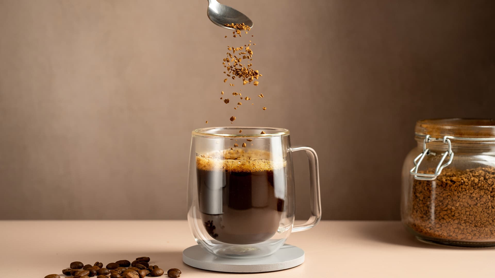 Fără frișcă și zahăr: Cafeaua neagră, asociată cu un risc mai scăzut de deces