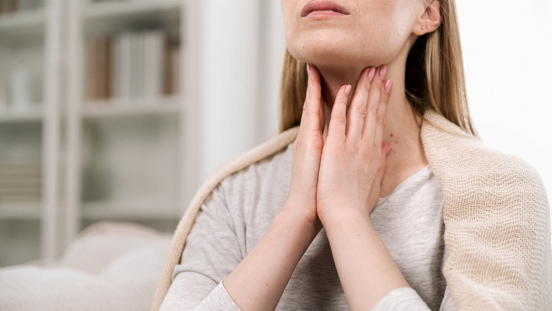 Sfaturi practice și exerciții simple pentru a preveni durerea de gât