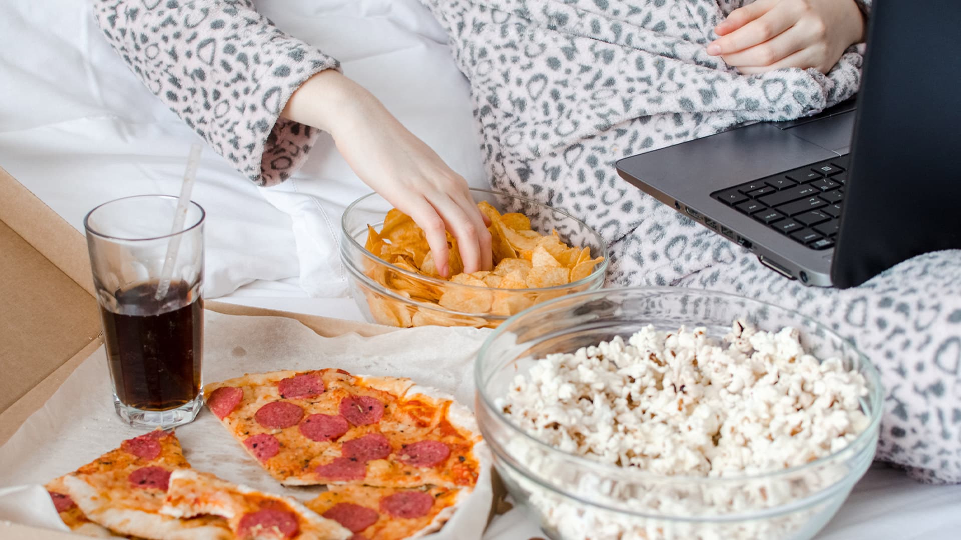 Fast food, ecrane și lipsa legumelor: “rețeta” pentru problemele de sănătate ale adolescenților