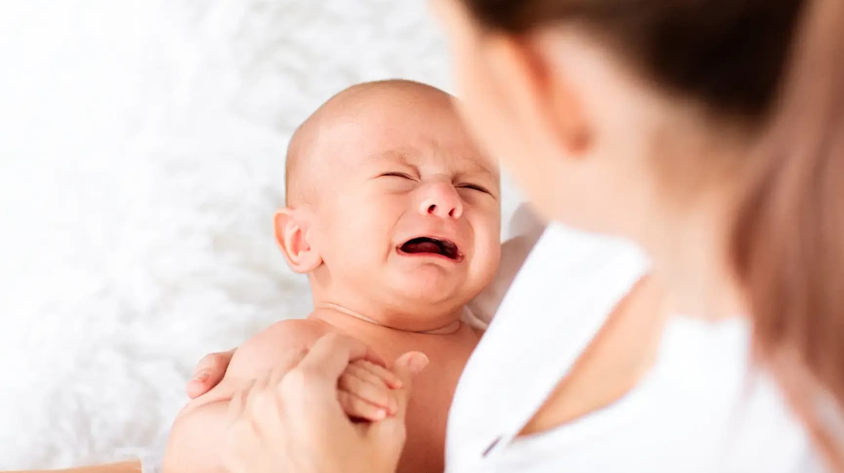 Baby blues vs. depresie postpartum: cum le deosebim și când cerem ajutor